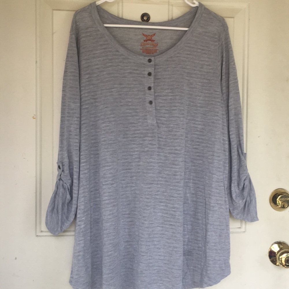 Pretty light gray plus size long sleeve top.